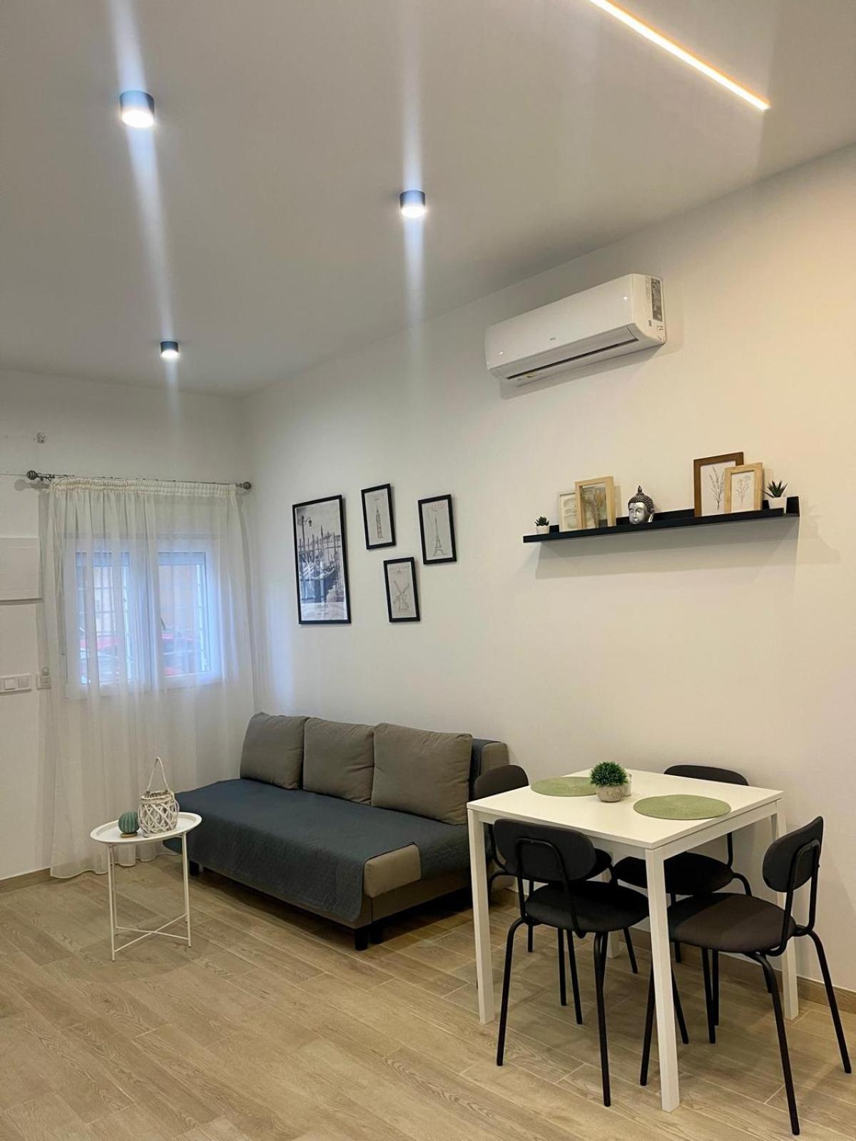 Appartement Mellis - Maria Zambrano Train Station & Bus