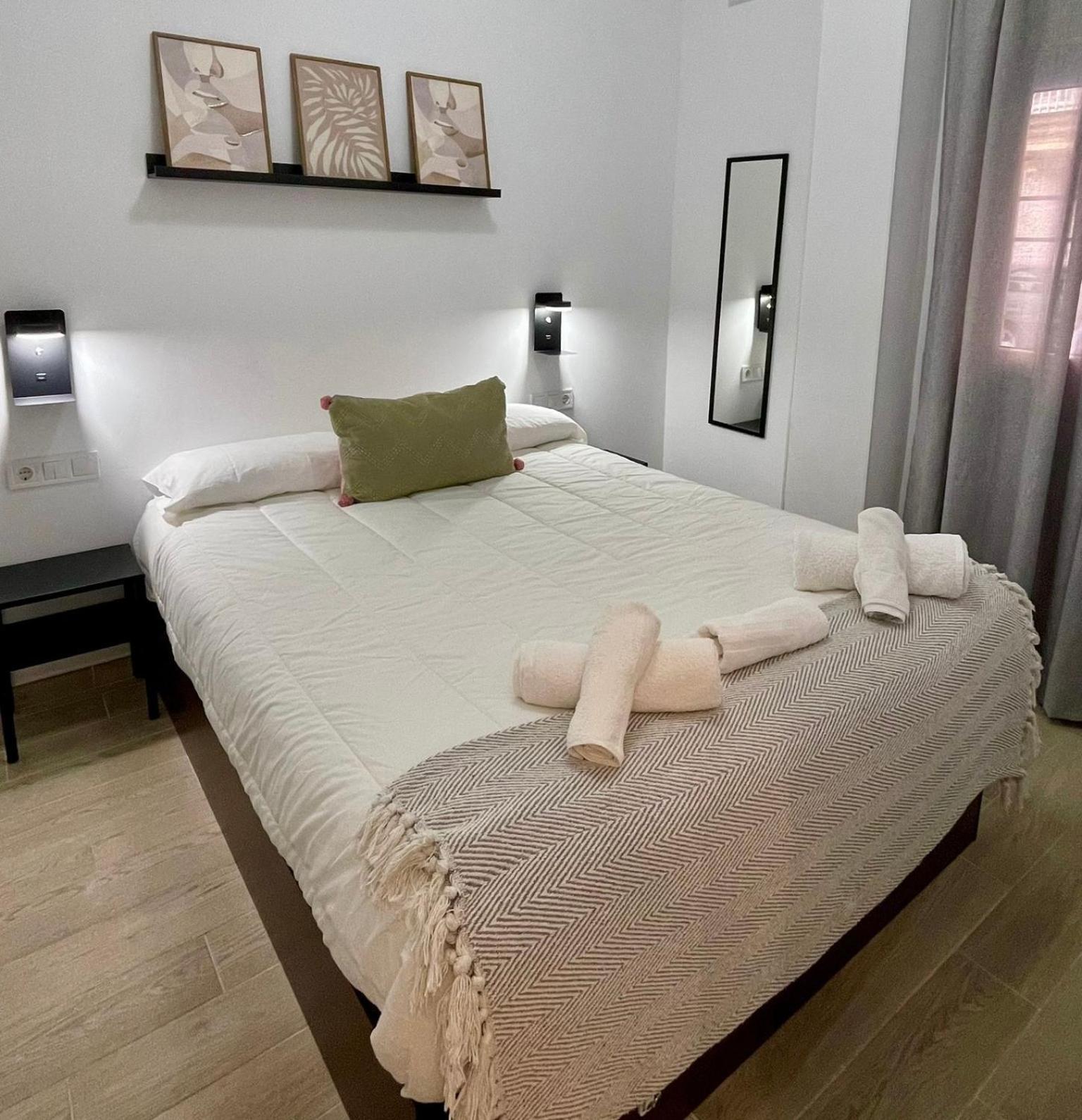 Mellis - Maria Zambrano Train Station & Bus Appartement
