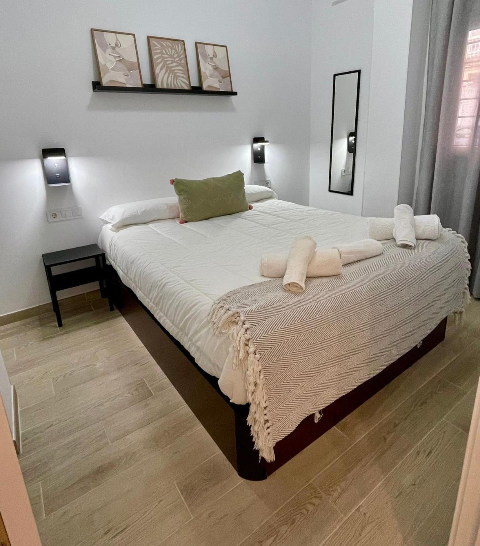 Appartement Mellis - Maria Zambrano Train Station & Bus